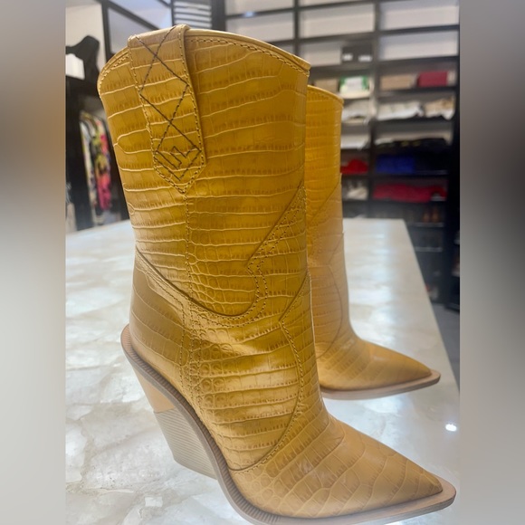 FENDI ORIGINAL COWBOY LEATHER BOOTS - Picture 2 of 5